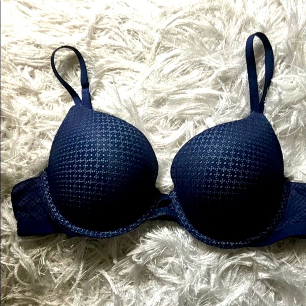 VS Women’s Perfect Wear Lace Overlay Padded Bra